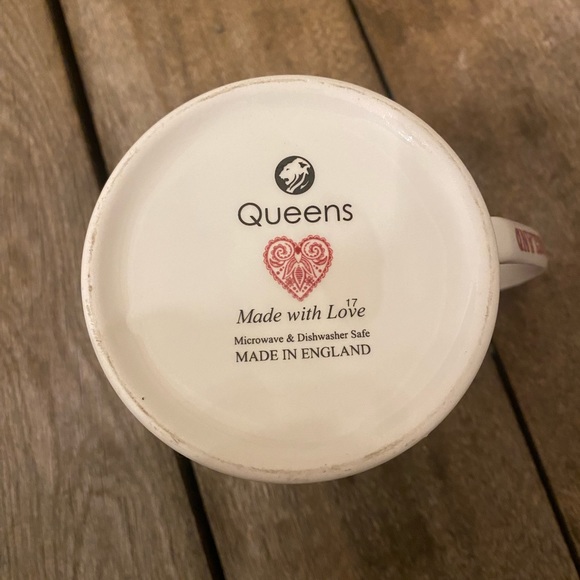 Valentines Day Queens Made with Love Mug - Picture 6 of 6